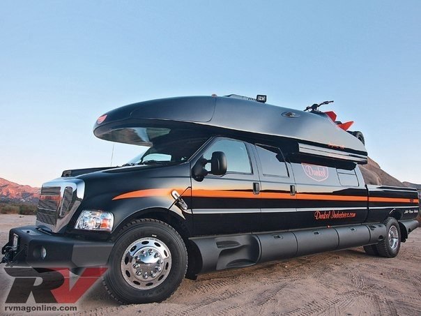 Ford F-750 Dunkel Luxury Hauler 44. - 3