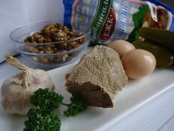 Удивительно вкусный салат "Принц" Ингредиенты: - 500 г говядины - 4 яйцa вареных - 6 ... - 2