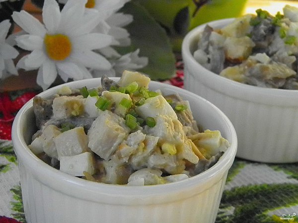 Салат с шампиньонами и куриной грудкой.Куриная грудка хорошо сочетается с грибами, особенно ...