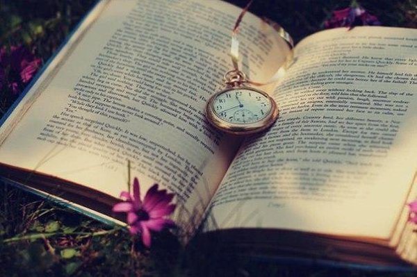 Я кофе заварю... тебе покрепче? Ты знаешь, мне недавно было грустно. Ты улыбнёшься, взяв меня за ... - 2