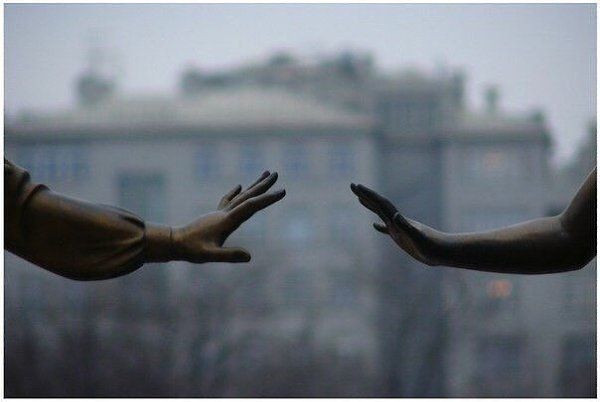 Когда люди уходят - отпускай. Судьба исключает лишних. Это не значит, что они плохие. Это значит, ...