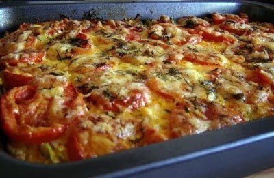 Запеканка из кабачков с фаршем и помидорами.Ингредиенты:- 5 небольших кабачков (1,2 кг)- 400 г ...