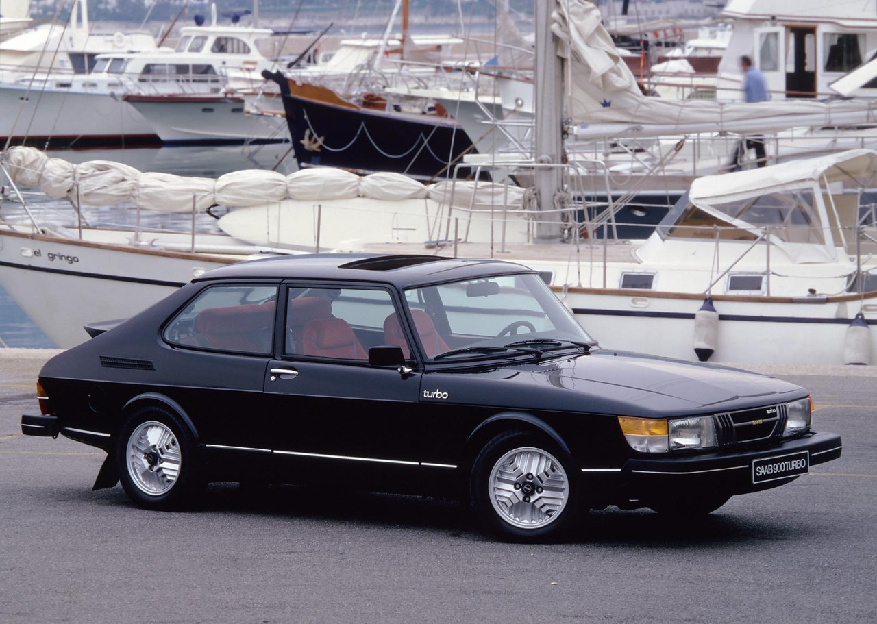 Saab 900