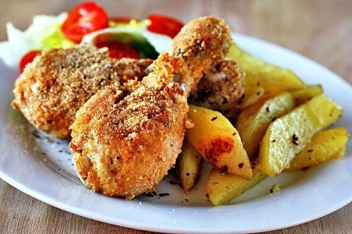 Хрустящие куриные ножки. Ингредиенты: Куриные ножки — 5 шт. Яйцо — 1 шт. Кетчуп — 1 ст. л. ...