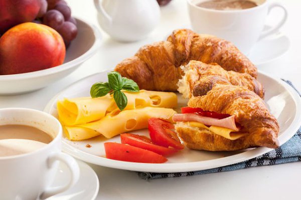 ТОП-4 рецептов вкусных круассанов.1. Круассаны: вариант из фантастического теста Ингредиенты:Мука — ... - 4