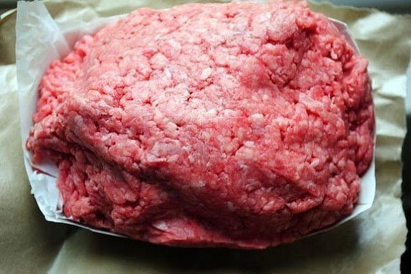 Домашний мясной рулет.Ингредиенты:Лук репчатый — 0,5 шт. Чеснок — 2 зубчикаСвиной фарш — 700 гСоевый ... - 2
