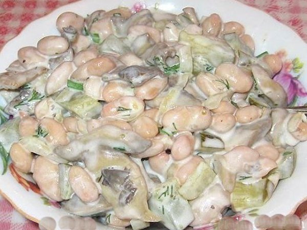 Фасолевый салат.Очень вкусный, в меру – острый. Такой салат очень популярен в Грузии. ...