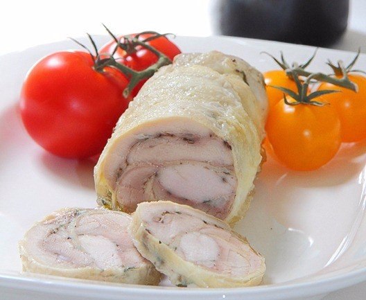 Куриный рулет.Это не просто куриный рулет, это наивкуснейший куриный рулет!А какой он сочный! Вкусен ...