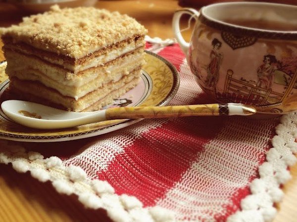 Медовик.Ингредиенты:4 яйца1 ст. сахара4 ст.муки4 ст.л. медапол ч.л. содыДля крема:1 л. сметаны ... - 2