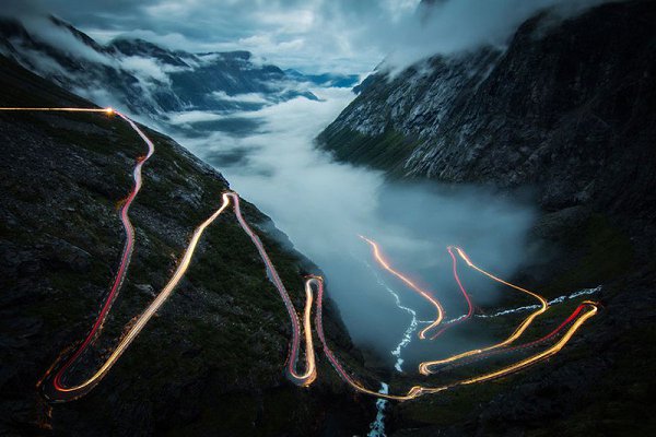 Горная дорога "Лестница троллей" (Trollstigen) находится в губернии (фюльке) ...