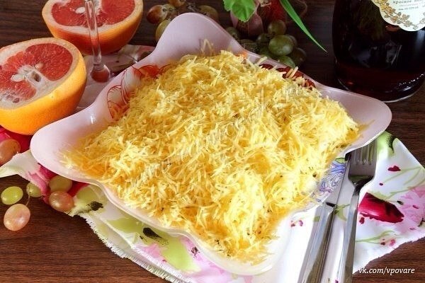 Салат «Охотничий».Ингредиенты:Куриное филе - 250 граммКартофель - 2 шт.Яйца куриные - 3 шт.Морковь - ...