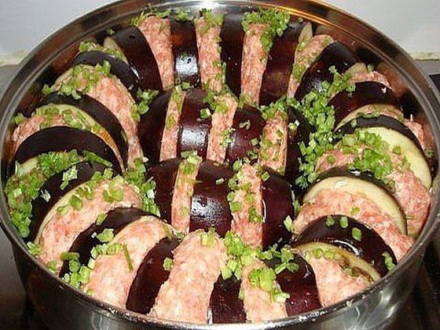 Баклажаны по-турецки — очень вкусное и аппетитное блюдо. Готовится просто и быстро. Это вариант ...
