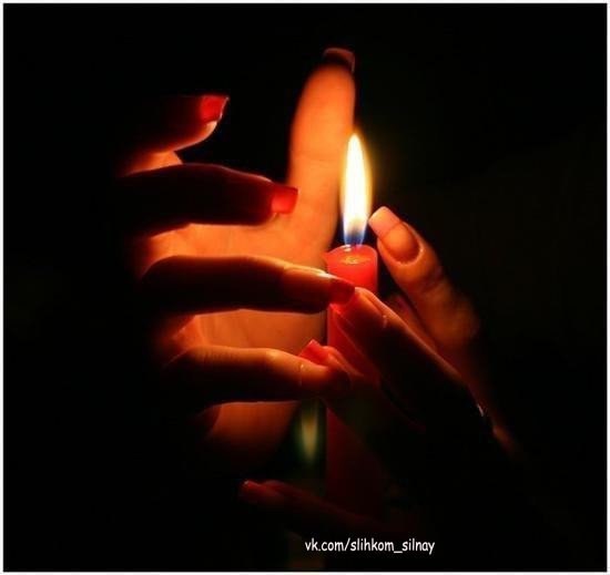 Тихо в церковь я зайду. За семью зажгу свечу. Тихо Бога попрошу: ''Береги их, я молю. А за себя я не ...