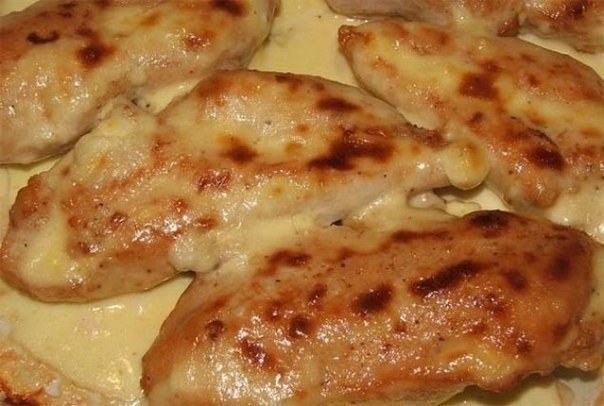 Куриная грудка запеченная в кефире.Настоящая вкуснятина!Ингредиенты:куриная грудка 500гр;кефир 1% ...