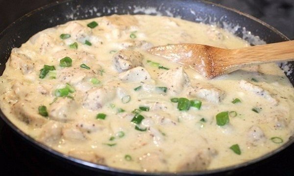 Курица в кефире.Ингредиенты:Куриная грудка (филе) — 600 гКефир (нежирный) — 1 стаканУкроп, чеснок, ...