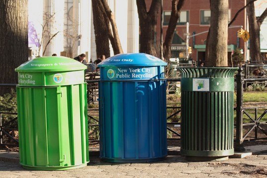 211 мест Петербурга, где можно сдать опасные отходы.Использованные батарейки, градусники и лампочки ...