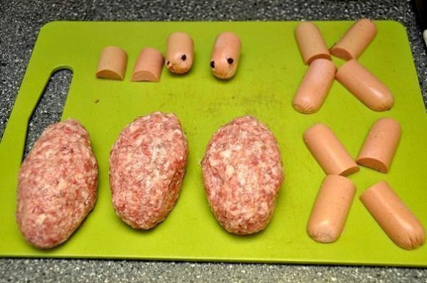 Котлеты «Черепашки».ИНГРЕДИЕНТЫ:300-400 г мясного котлетного фарша,5 детских сосисок,сыр ... - 3