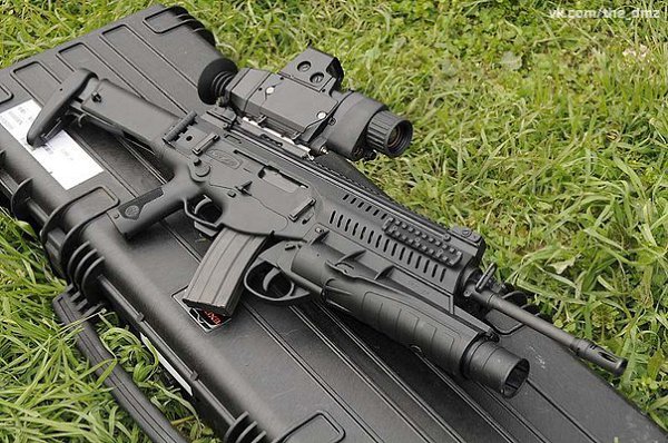 Beretta ARX-160 с гранатометом GLX-160.Калибр: 5.56x45mm NATO, 7.62х39 М43 (также возможны 5.45х39, ...
