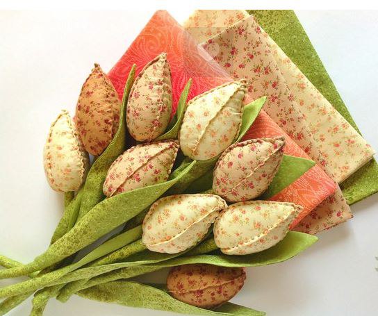 Весна! и время целоваться, Любимых крепче обнимать И никогда не расставаться, И чувствам трепетным ...