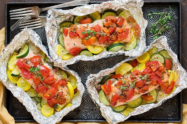 Лосось в фольге с овощами. Красивый рецепт ароматной красной рыбы (семга, форель и т.п.), запеченной ...