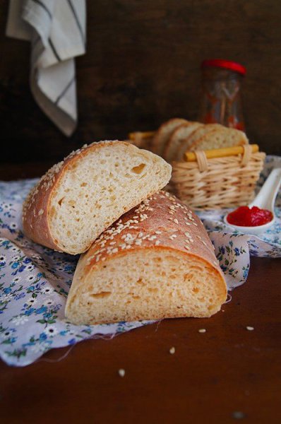 Пикантный хлеб с чёрным перцем и сыром.Ингредиенты:Пшеничная мука — 450–500 гВода — 310 г Сухие ...