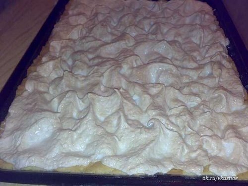 Воздушный сникерс.Это очень вкусный торт, он прямо тает во рту!Ингредиенты:- 6 желтков взбить с 1.5 ... - 3