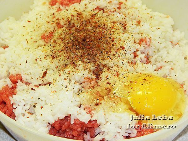 Ёжики в сметанном соусе.Пригодятся следующие продукты:— 800 г говядины (можно взять свинину или ... - 3