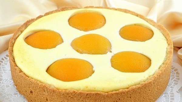 Творожный пирог с персиками. Нежнейший пирог с творогом и консервированными персиками. Ингредиенты: ...