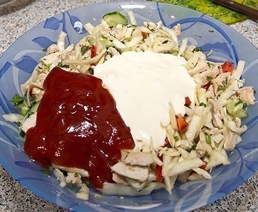 Шаверма. Ингредиенты: Куриная грудка (или другое мясо) - 1 шт. Капуста - 1/2 вилка Огурцы - 2 шт. ... - 6