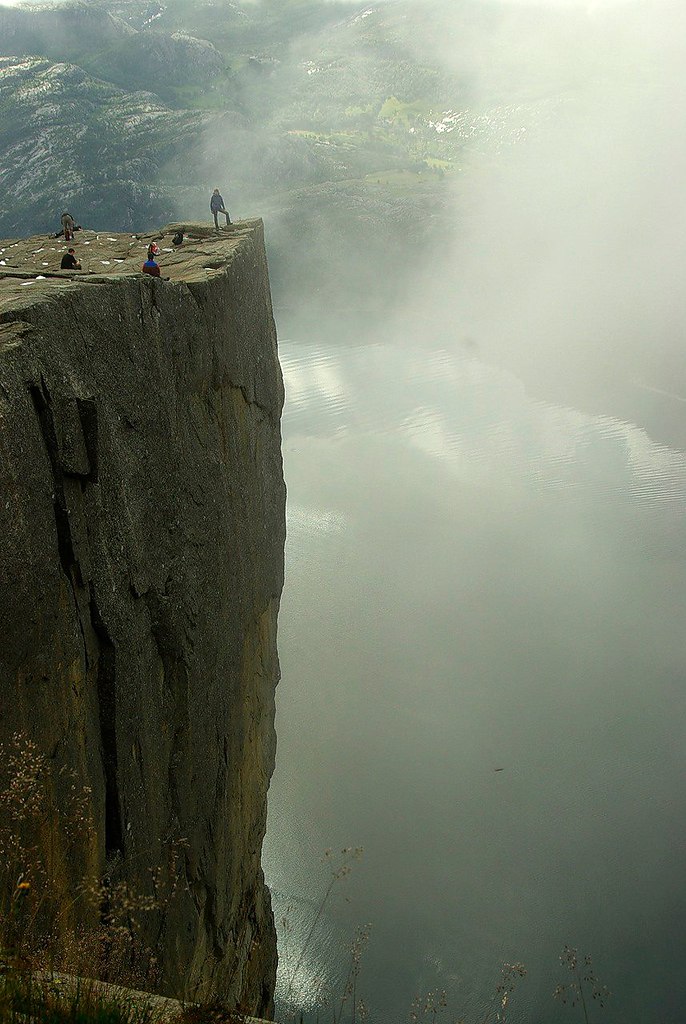    (Preikestolen).       .    ,  ... - 7