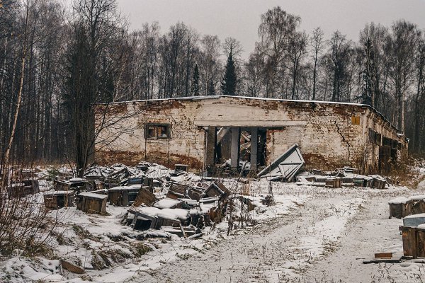 Пермская заброшенная военная часть, расформированная в 2015 году. В 2014 году в одной из четырех ... - 7