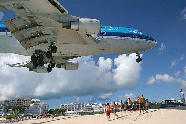 Maho Beach        .      300   -. ... - 3