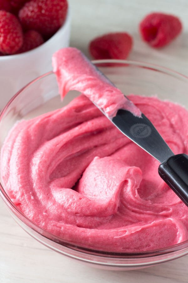 Шу с кракелином энди шеф. Малиновый курд. Заварной малиновый. Малиновый крем для торта. Заварной малиновый крем.