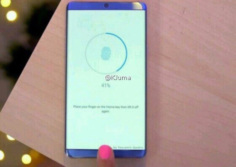 Изображение смартфона Huawei Honor Magic демонстрирует изогнутый с двух сторон дисплей с ...