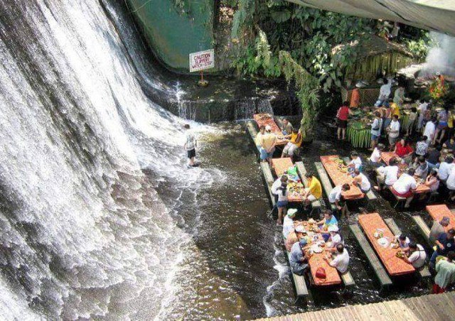        Villa Escudero  .