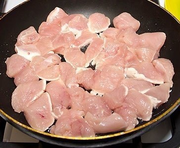 Шаверма. Ингредиенты: Куриная грудка (или другое мясо) - 1 шт. Капуста - 1/2 вилка Огурцы - 2 шт. ... - 2