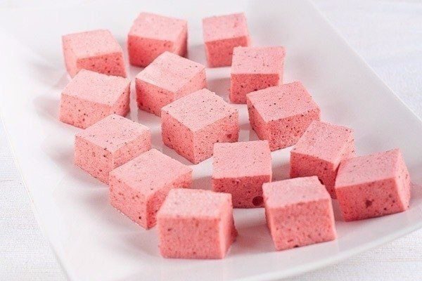 Клубничные облака.Ингредиенты:200 г замороженной клубники15 г быстрорастворимого желатина150 г ...