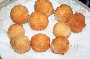 Творожные шарики и пончики. Очень вкусный десерт! Ингредиенты: на 360-400 г. творога — 3 яйца; 3 ... - 9