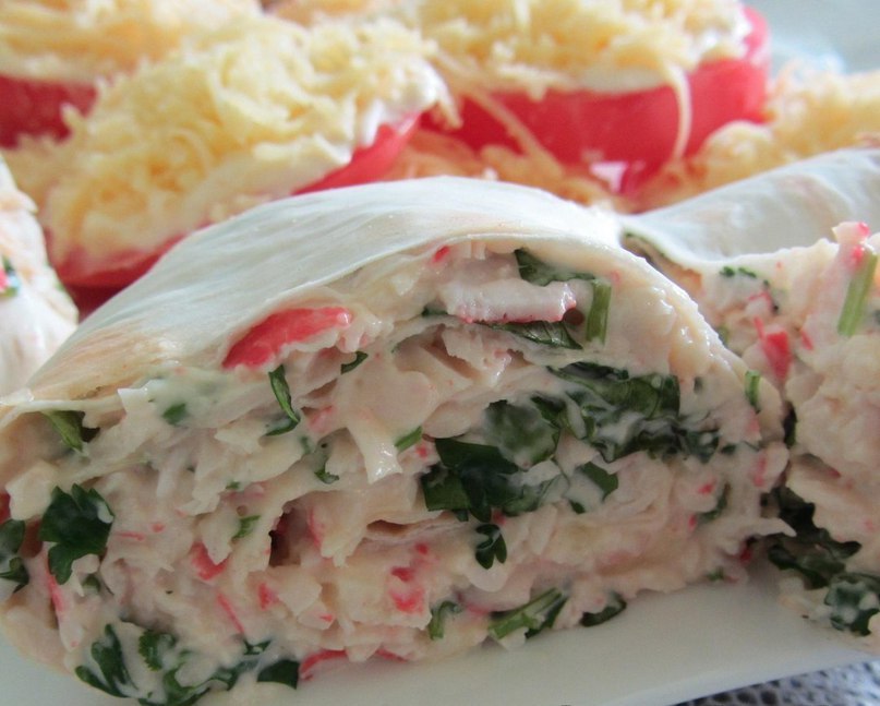Рулет из лаваша с огурцом и крабовыми палочками. *Энергетическая ценность на 100 г - 150,0 ккал, б - ...