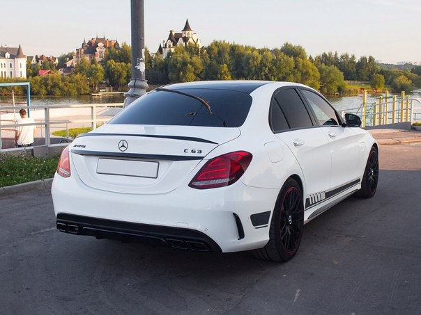 Mercedes-AMG C63 - 2