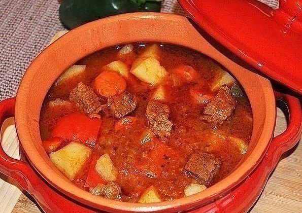 ТОП-10 потрясающих рецептов блюд в горшочках.1.Жаркое из курицы по-русскиИнгредиенты:Курица весом ... - 7