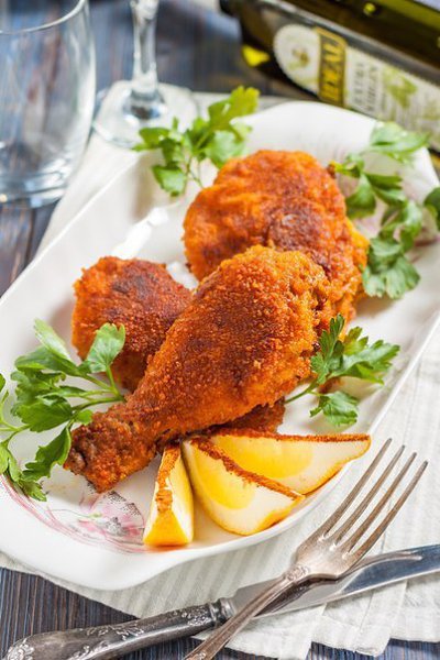 Цыпленок по-венски (Backhendl). Бакхендль готовится в Австрии с 18-го века, раньше это блюдо ...