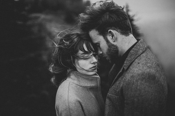 @. Ты серьезна – не по годам: Мало прожито. Много боли. Можно, я тебя не отдам Никому, заслонив ...