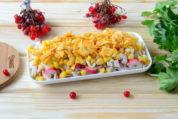 Салат из куриной грудинки.Ингредиенты:Куриная грудка — 1 ШтукаЯйца куриные — 3 ШтукиКукуруза ... - 4