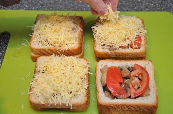 Необычные и вкусные бутерброды к завтраку.Ингредиенты:-16 кусочков белого тостерного хлеба (у нас ... - 4