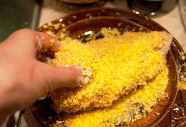 Куриная грудка с сыром.Итого на 100 грамм - 138,64 ккал Белки- 22,73 Жиры -4,29Углеводы -2,32Куриную ... - 4