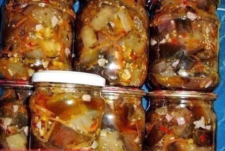САЛАТ ИЗ БАКЛАЖАН НА ЗИМУ. Ингредиенты: 1. Баклажаны - 2.5 килограмм; 2. Морковь большая - 1 штука; ...