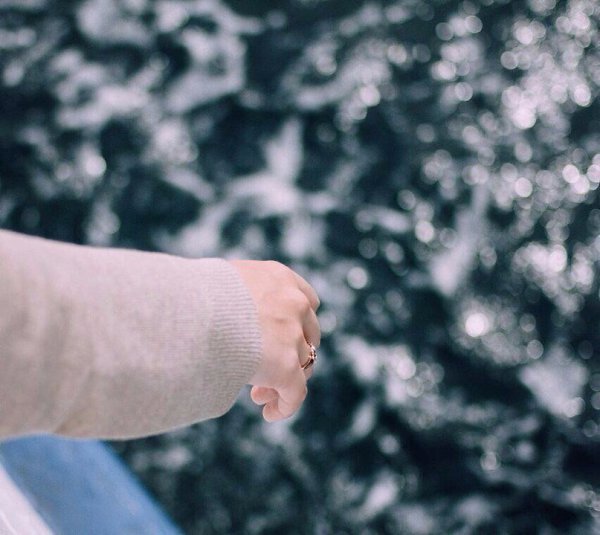Человек одинок. Рождается один и умирает один. Всё остальное — приходящее и уходящее. Иллюзии. Игра ...