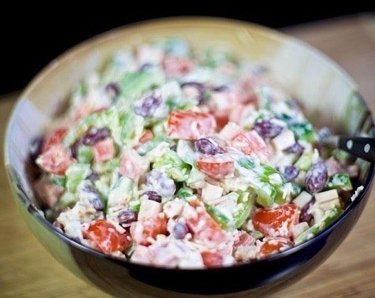 Подборка 10-ти салатов с помидорами. 1. Безумный салат. Ингредиенты на 2 порционных салата: Крабовые ... - 3