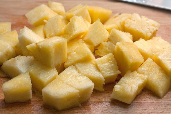 Курица с ананасами .Курица по этому рецепту получается невероятно ароматной! В соусе гармонично ... - 5